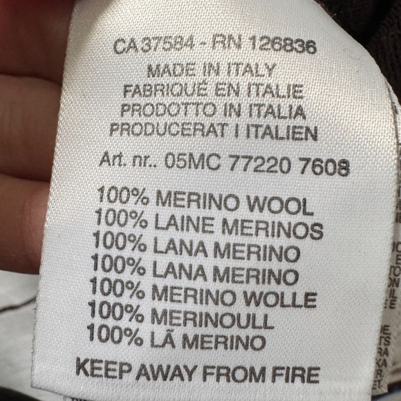 J. Lindeberg Cardigan Sweater, Size M Merino Wool. Made in Italy. - Picture 5 of 6